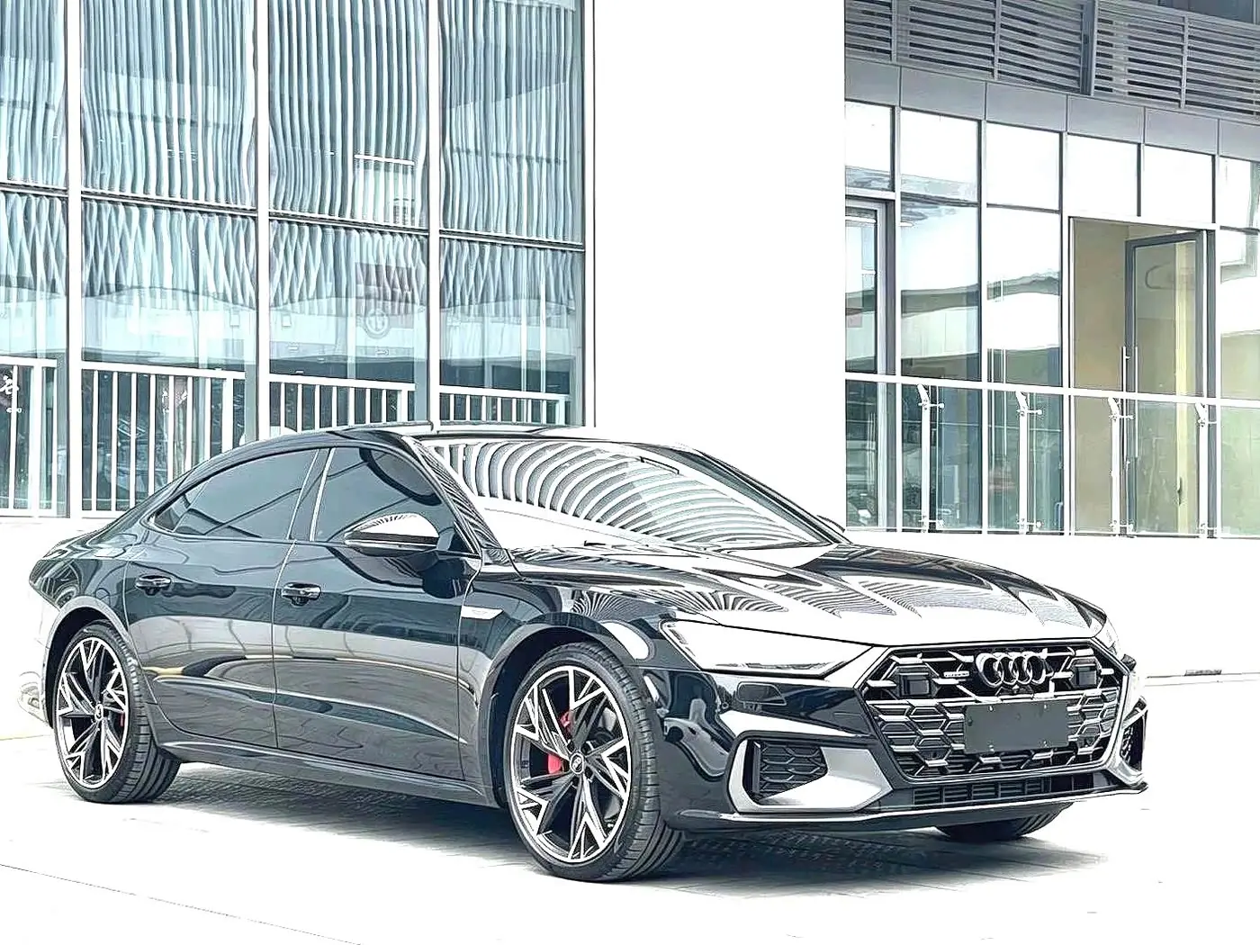 Audi A7L 2024 — Photo 2/6