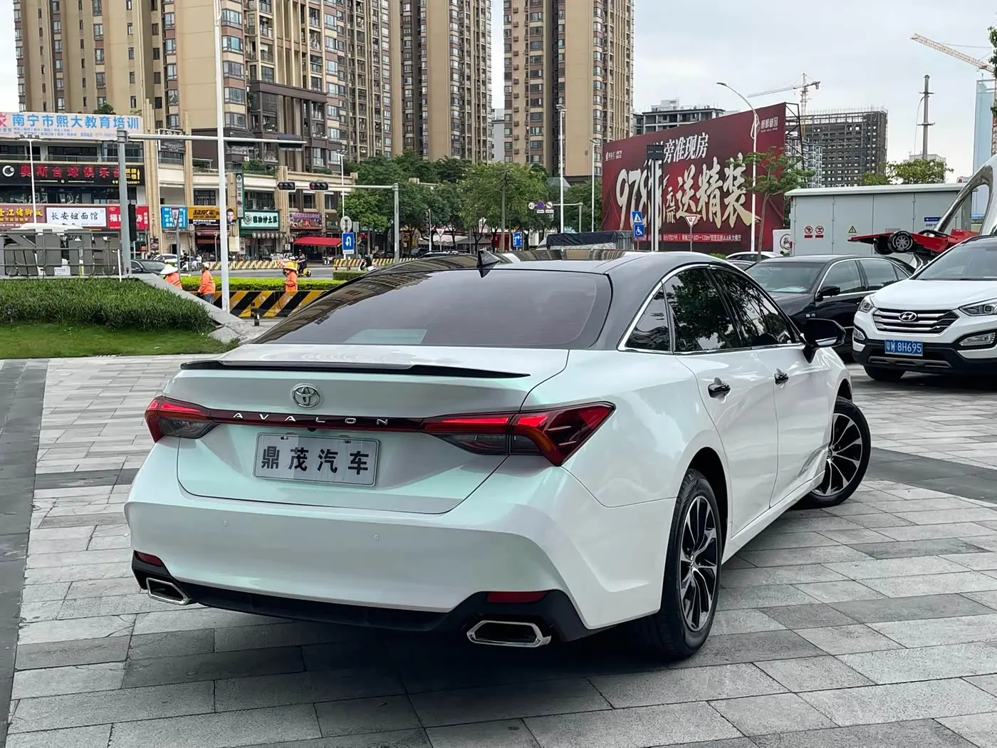 Toyota Avalon 2023 — Photo 7/20