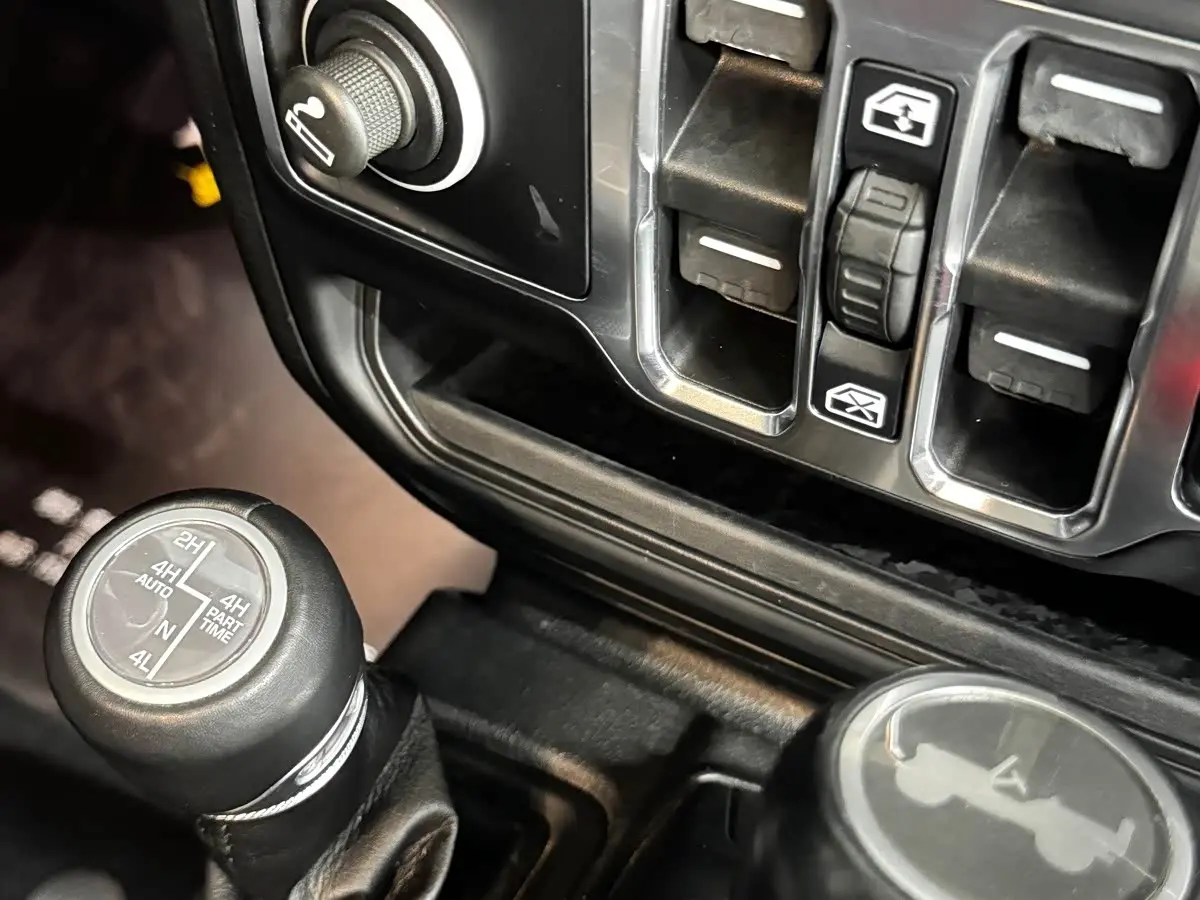 Jeep Wrangler 2024 — Фото 8/18