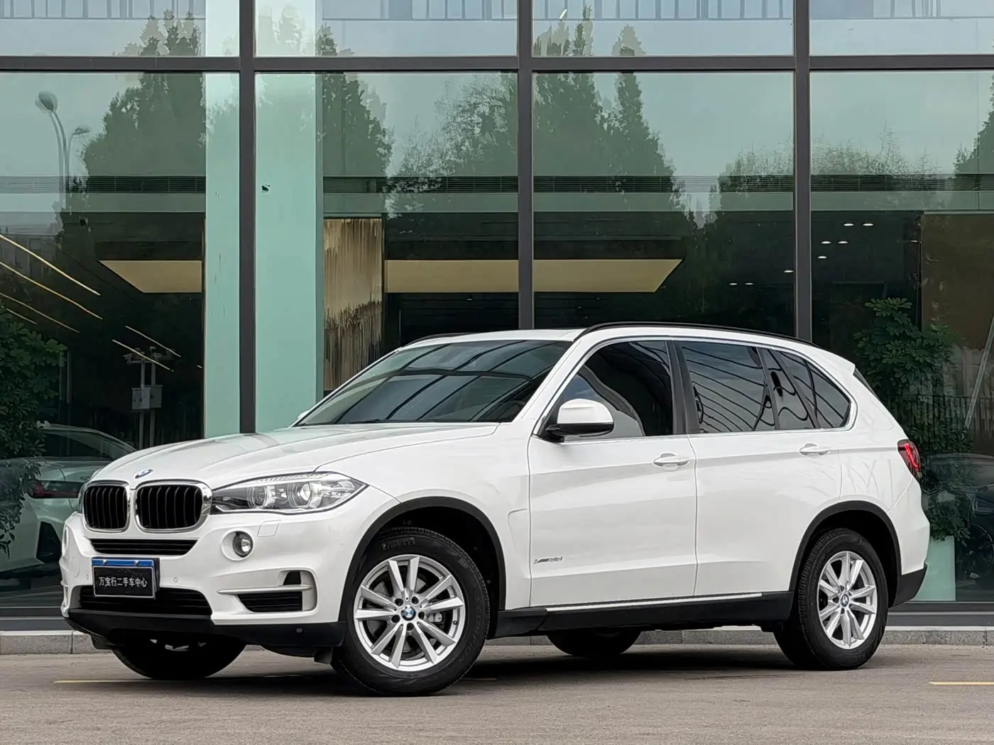 BMW X5 2015 — Фото 1/20