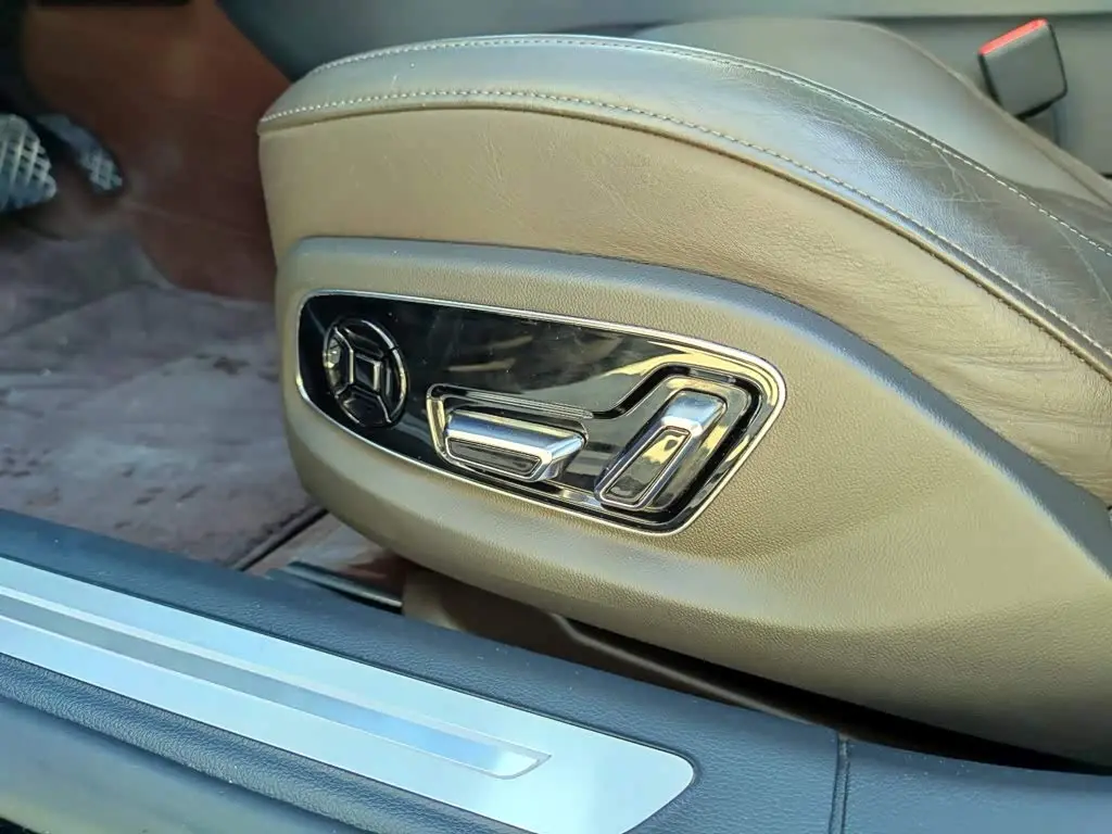 Audi A8 2022 — ფოტო 17/20