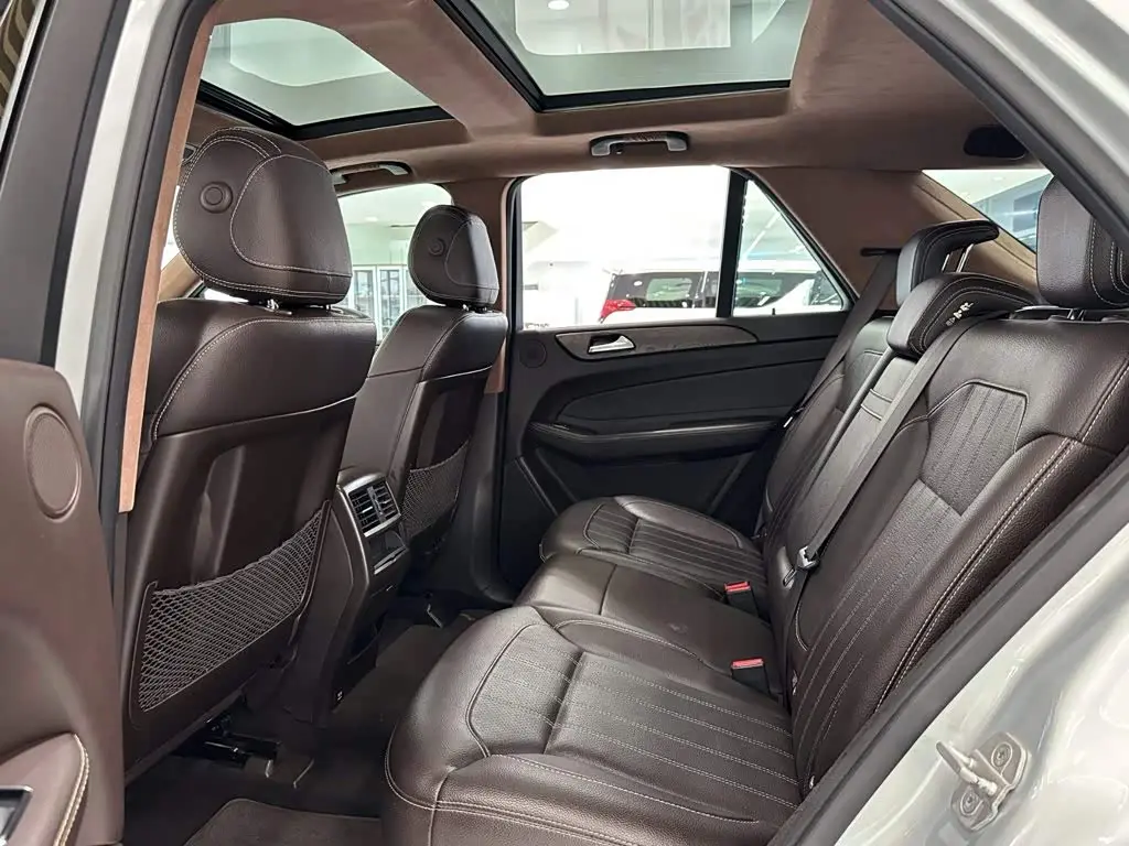 Mercedes-Benz GLE 2016 — Photo 9/15