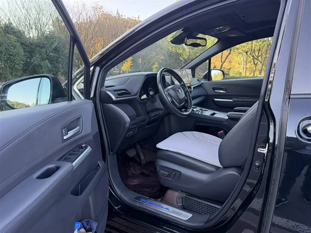 Toyota Sienna 2023 — Photo 14/20