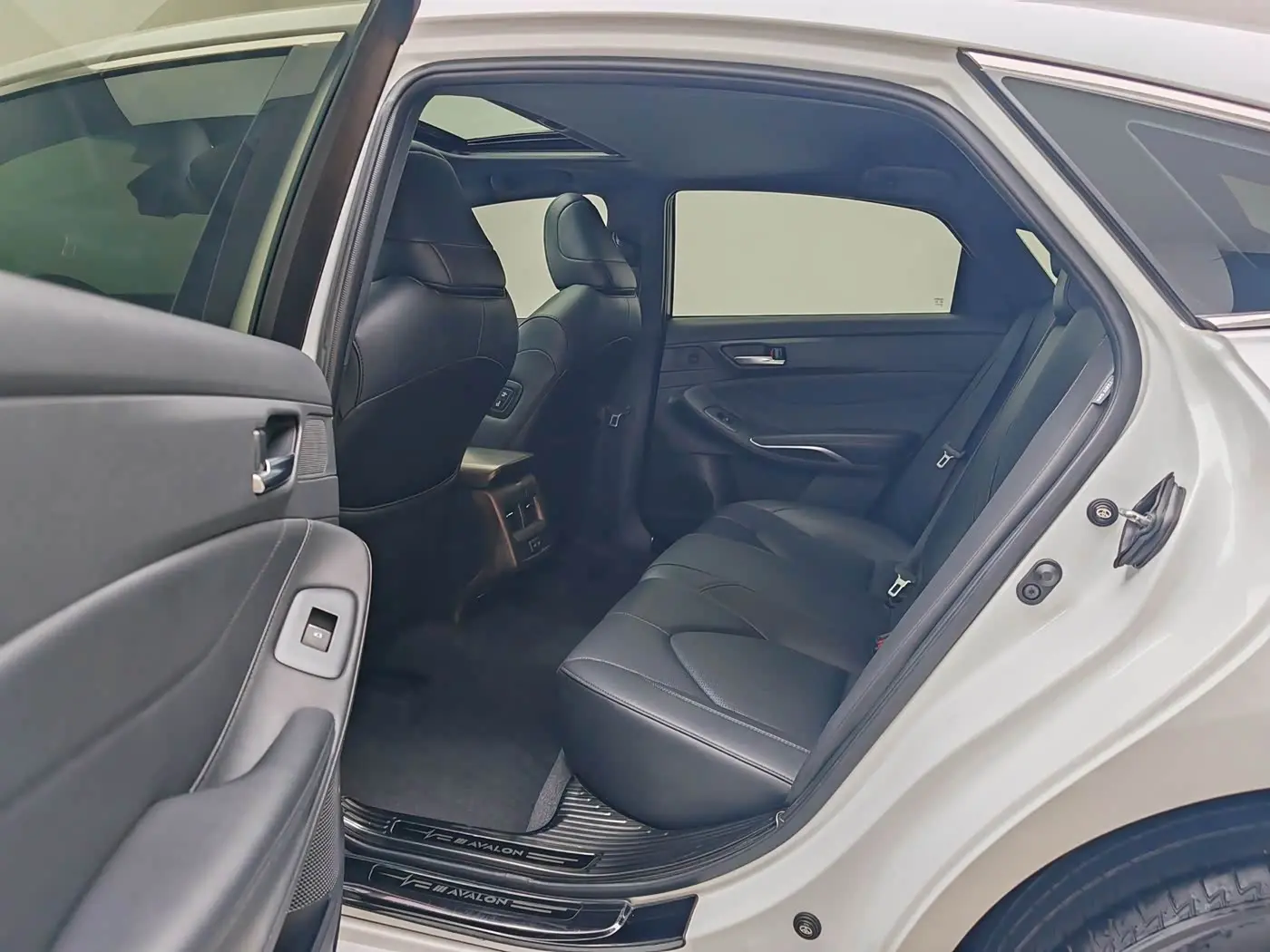 Toyota Avalon 2024 — ფოტო 17/20
