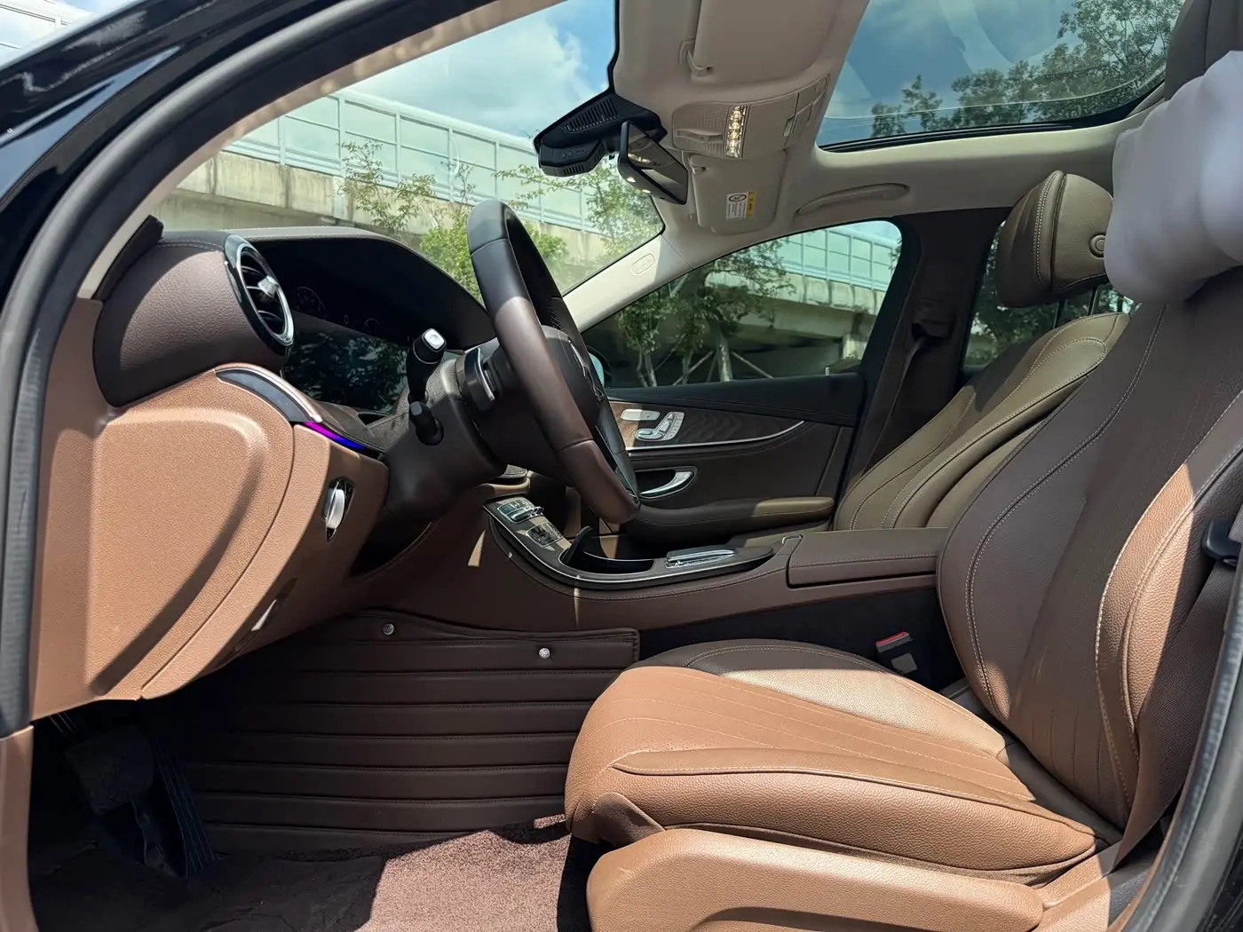 Mercedes-Benz E-Class 2023 — Фото 8/20