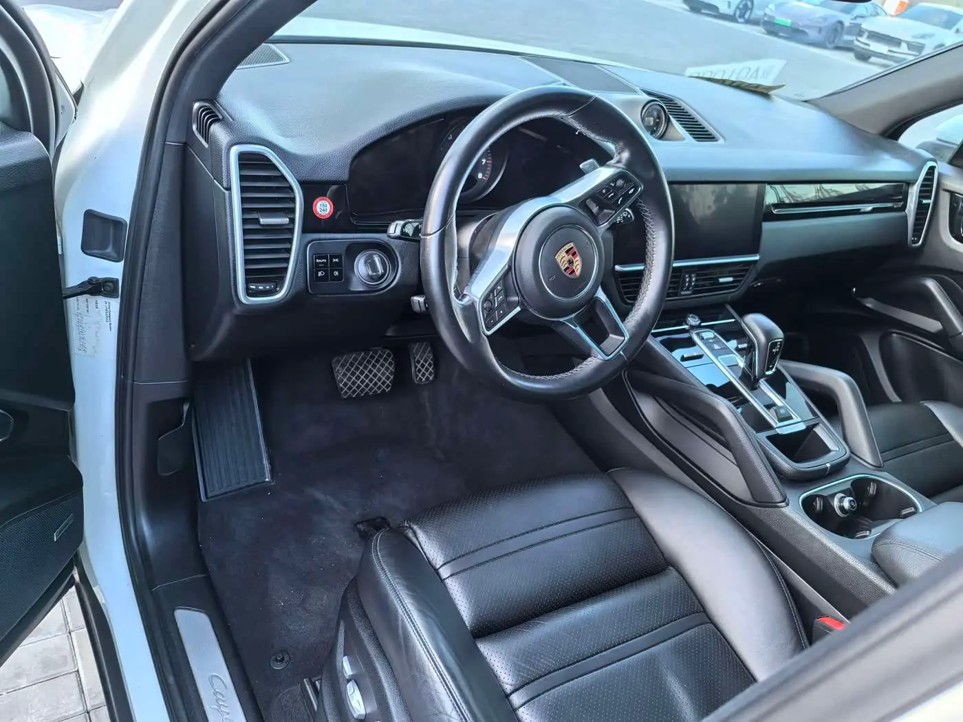 Porsche Cayenne 2018 — Фото 2/20