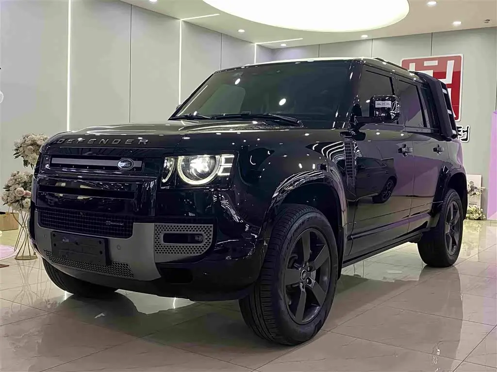 Land Rover Defender 2022 — Photo 1/17