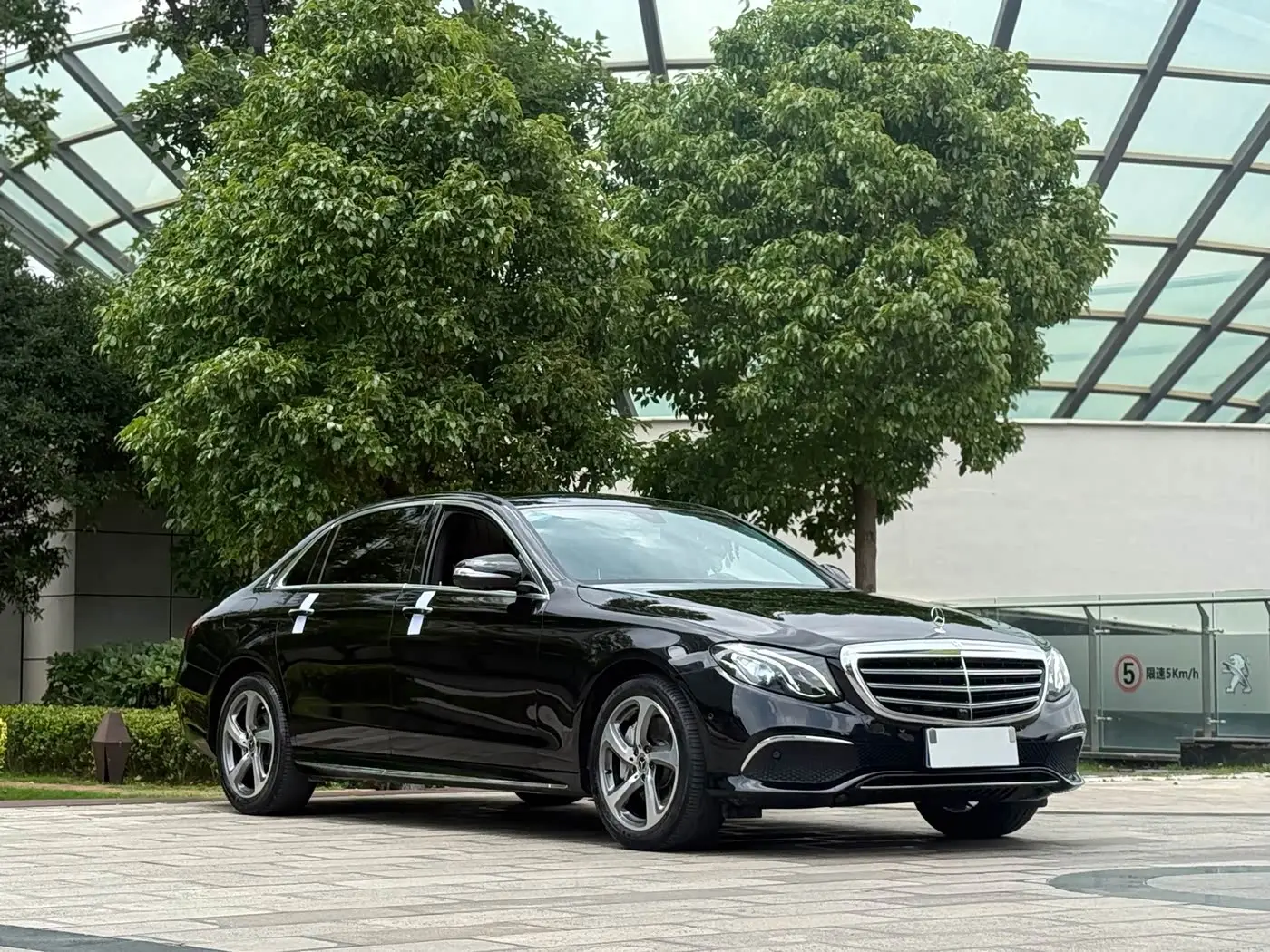 Mercedes-Benz E-Class 2018 — Photo 3/20