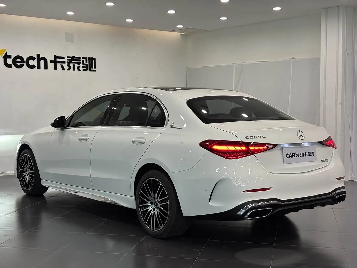 Mercedes-Benz C-Class 2025 — Photo 6/20