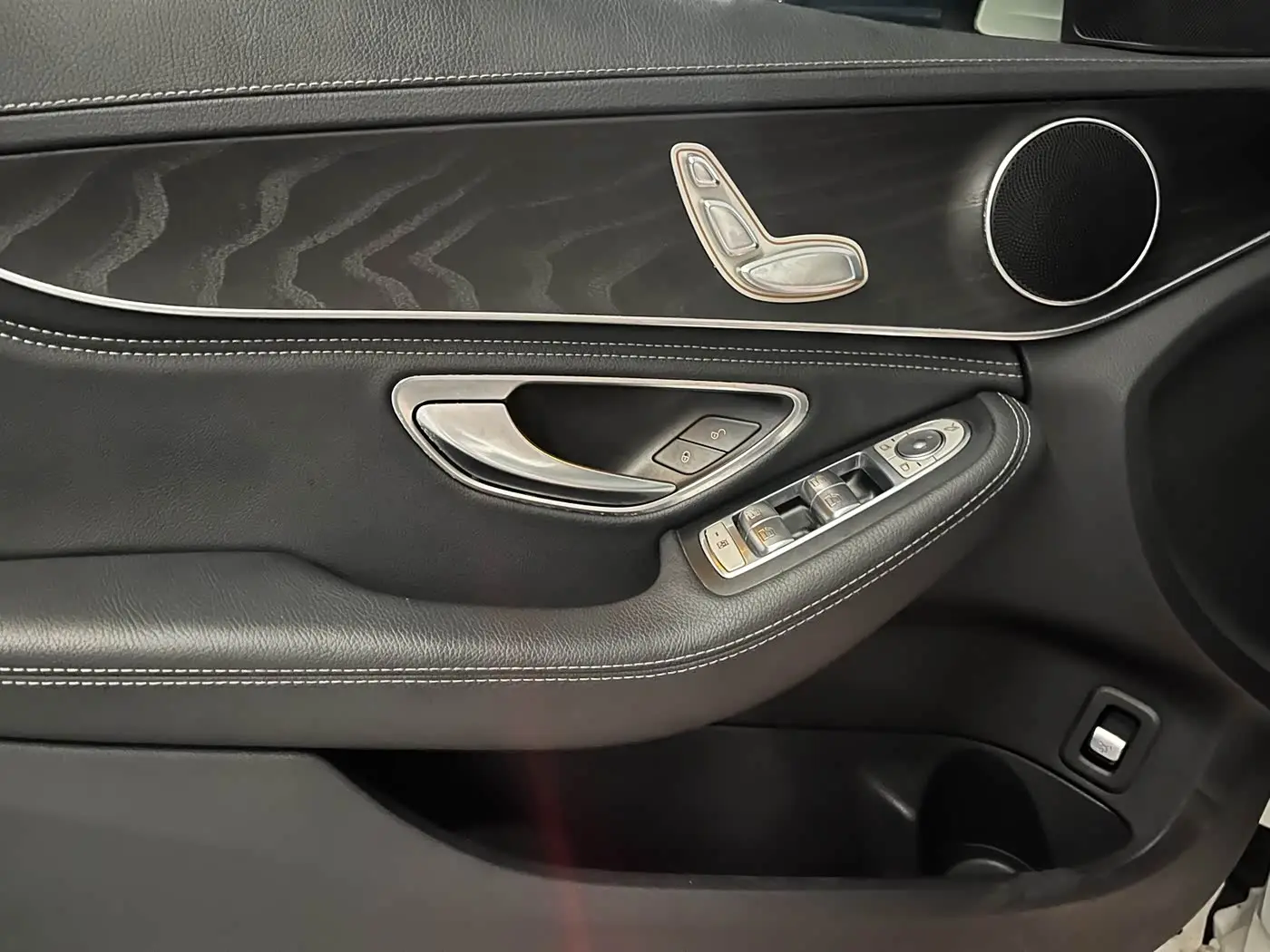 Mercedes-Benz C-Class 2019 — Photo 15/20