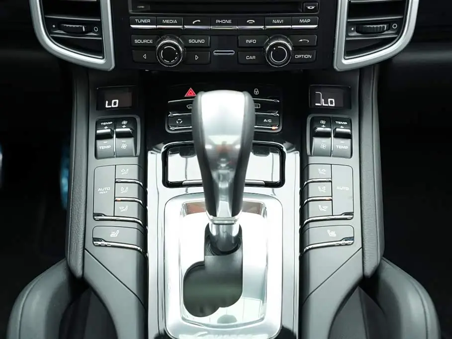 Porsche Cayenne 2013 — Photo 18/20