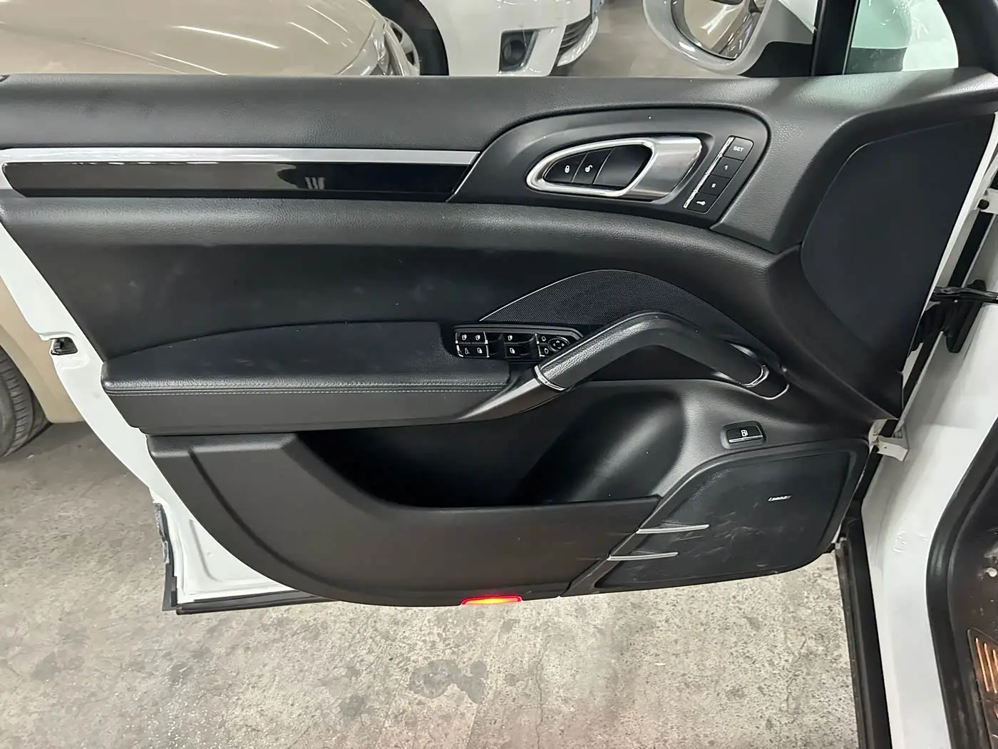 Porsche Cayenne New Energy 2017 — Photo 10/17