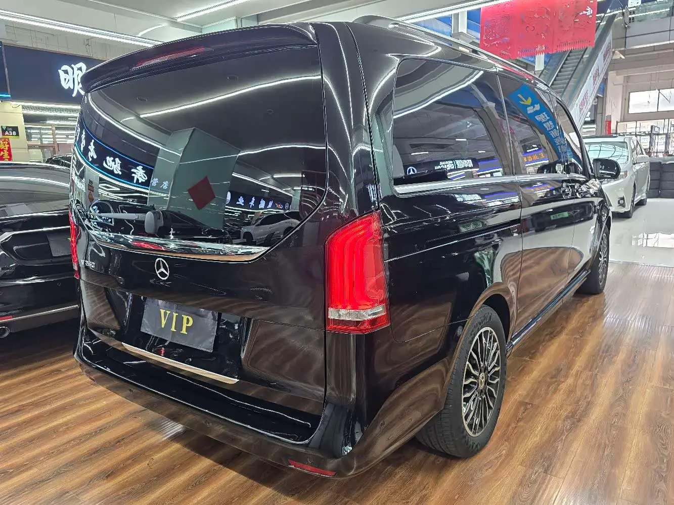 Mercedes-Benz V-Class 2020 — Photo 4/20