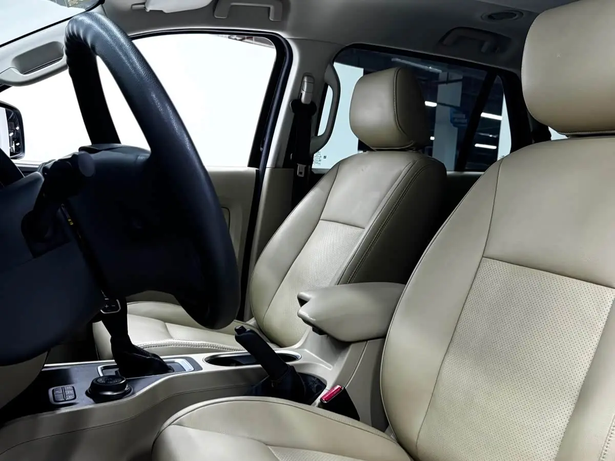 Ford Everest 2023 — Şəkil 6/16