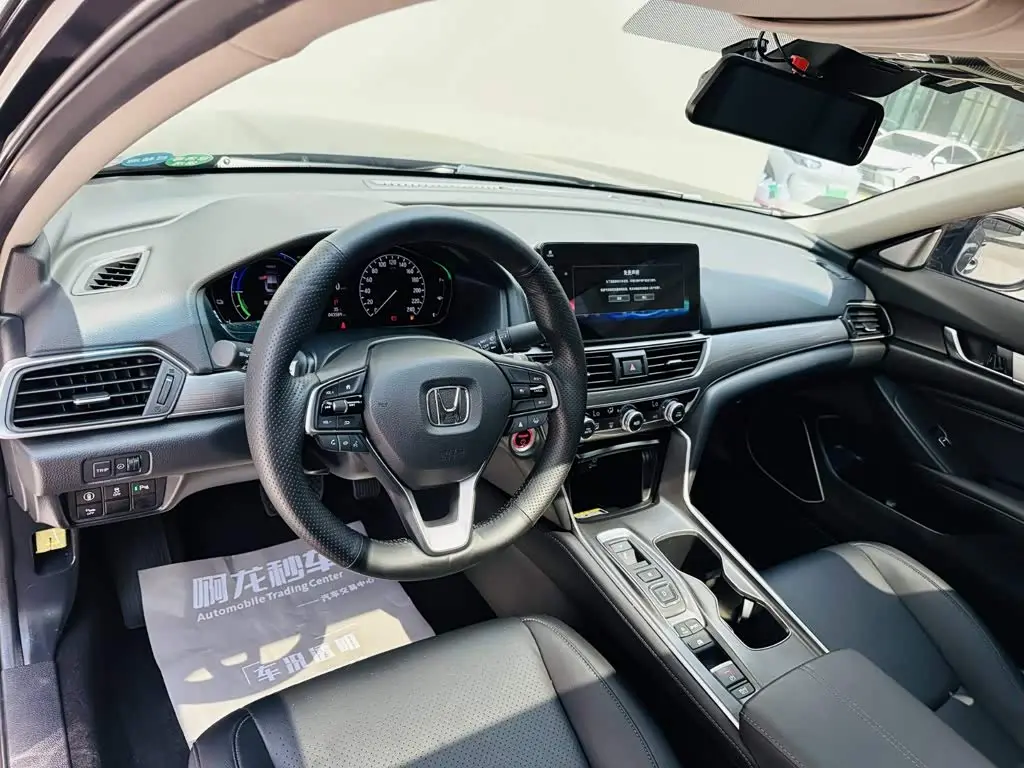 Honda Accord 2023 — Photo 8/20