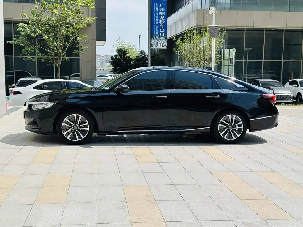 Honda Accord 2023 — Photo 4/20