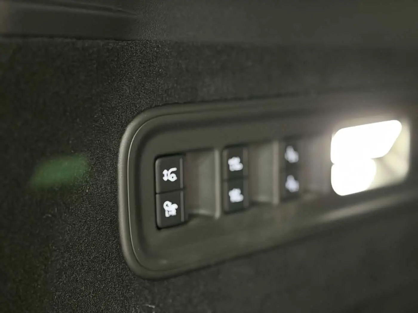 ZEEKR 8X 2026 — Photo 19/20