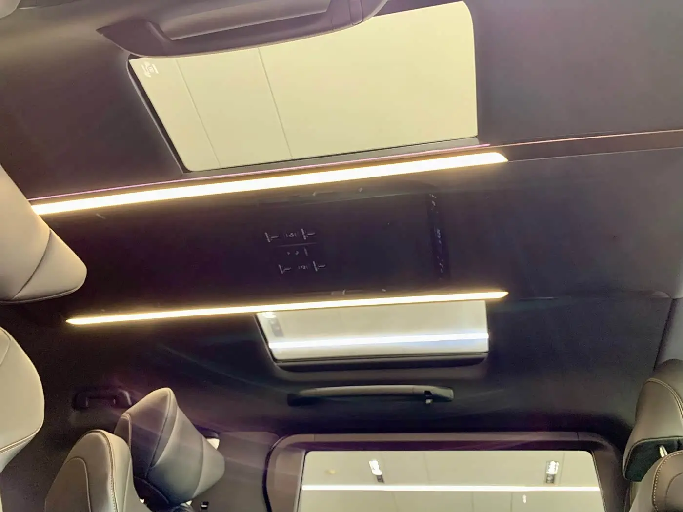 Toyota Alphard 2023 — Photo 17/20