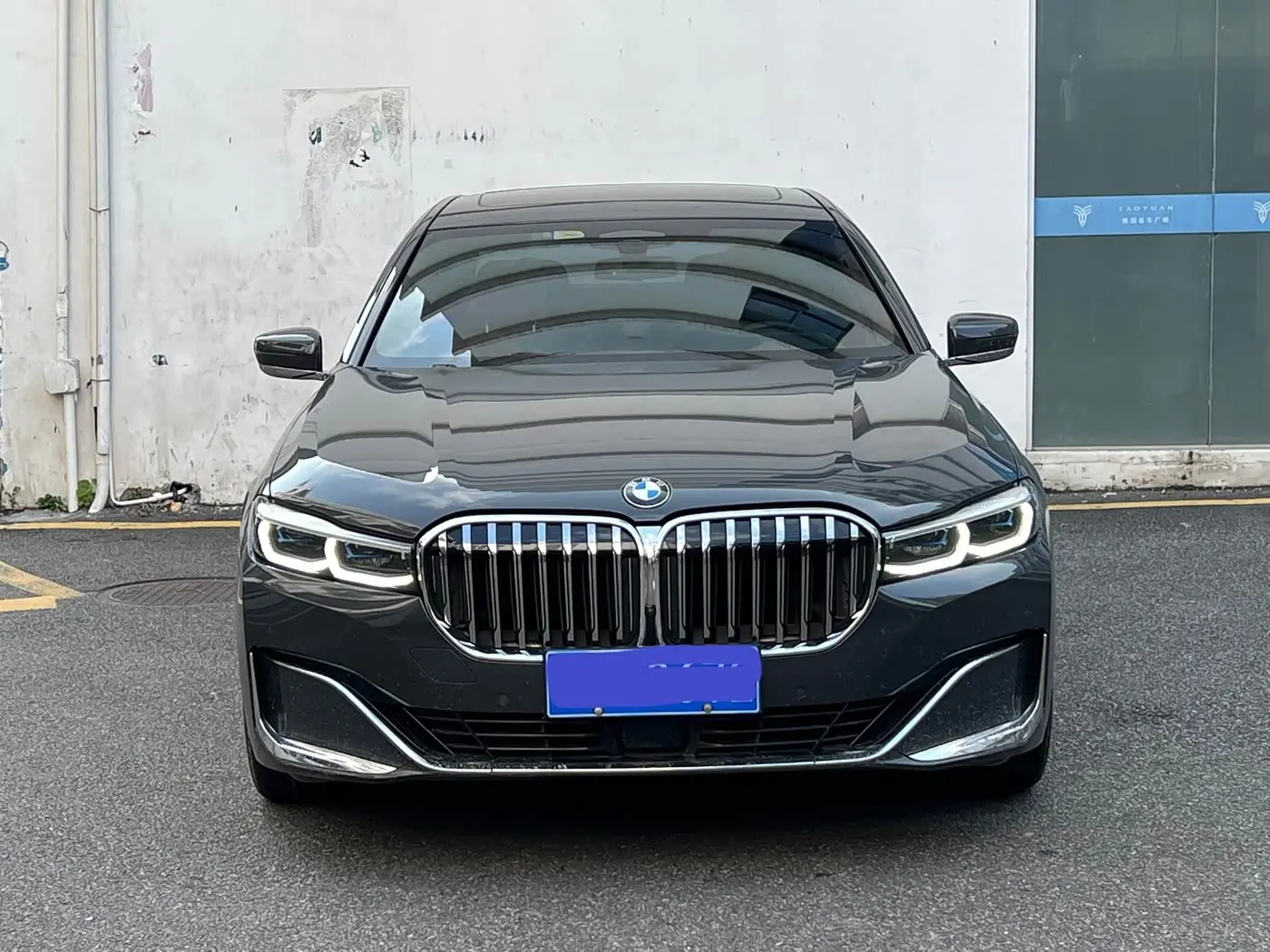 BMW 7 Series 2021 — Photo 1/9