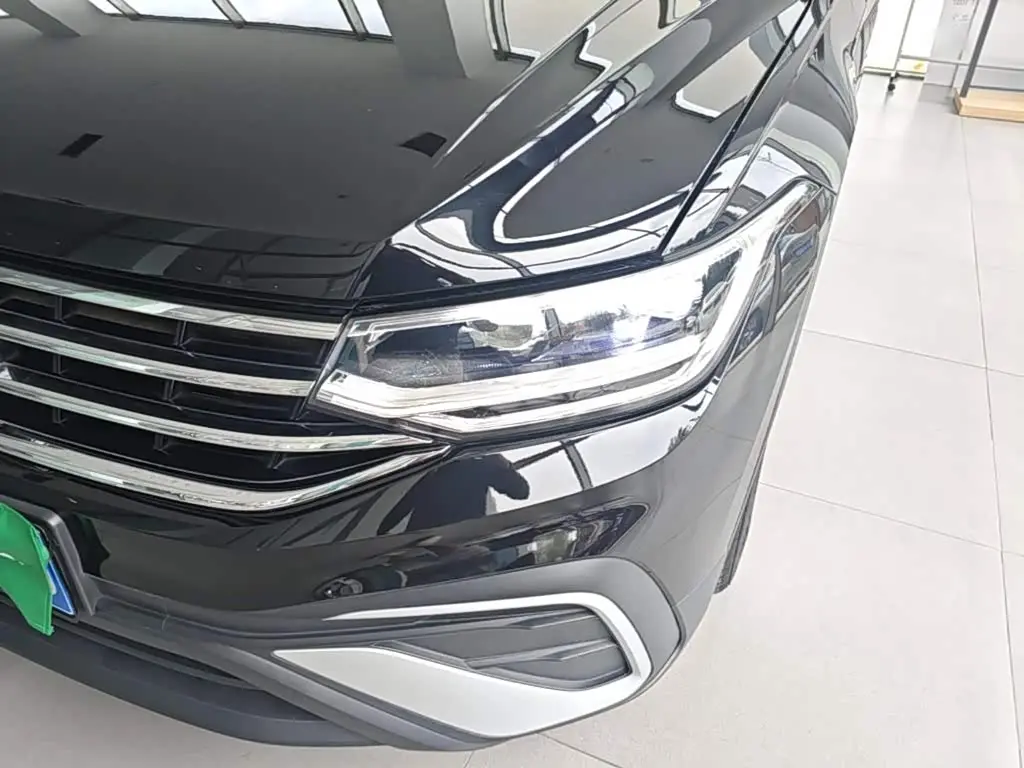 Volkswagen Tiguan L 2022 — Фото 18/20