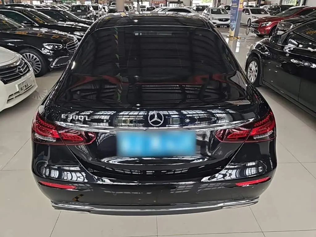 Mercedes-Benz E-Class 2022 — Photo 6/20