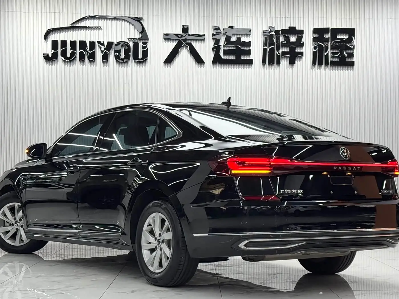 Volkswagen Passat 2023 — Фото 6/20