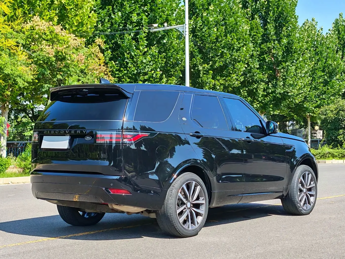 Land Rover Discovery 2024 — Photo 9/20