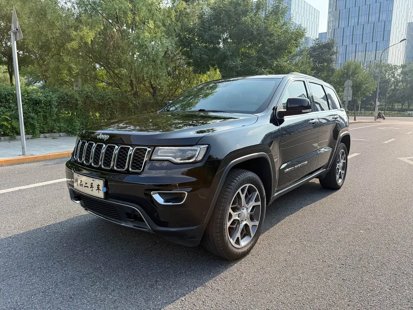 Jeep Grand Cherokee 2020 — Фото 1/20