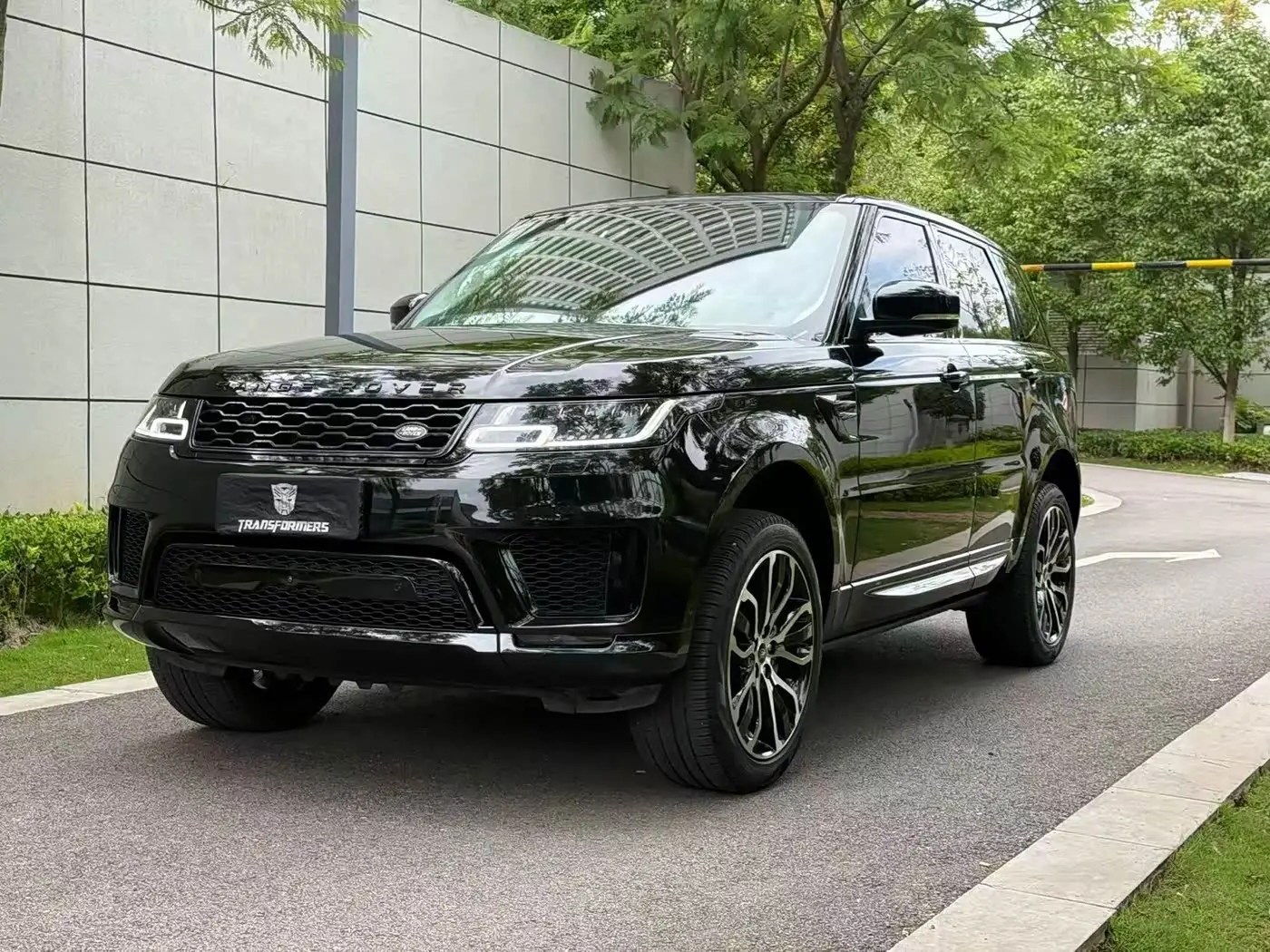 Land Rover Range Rover Sport 2021 — Photo 1/9