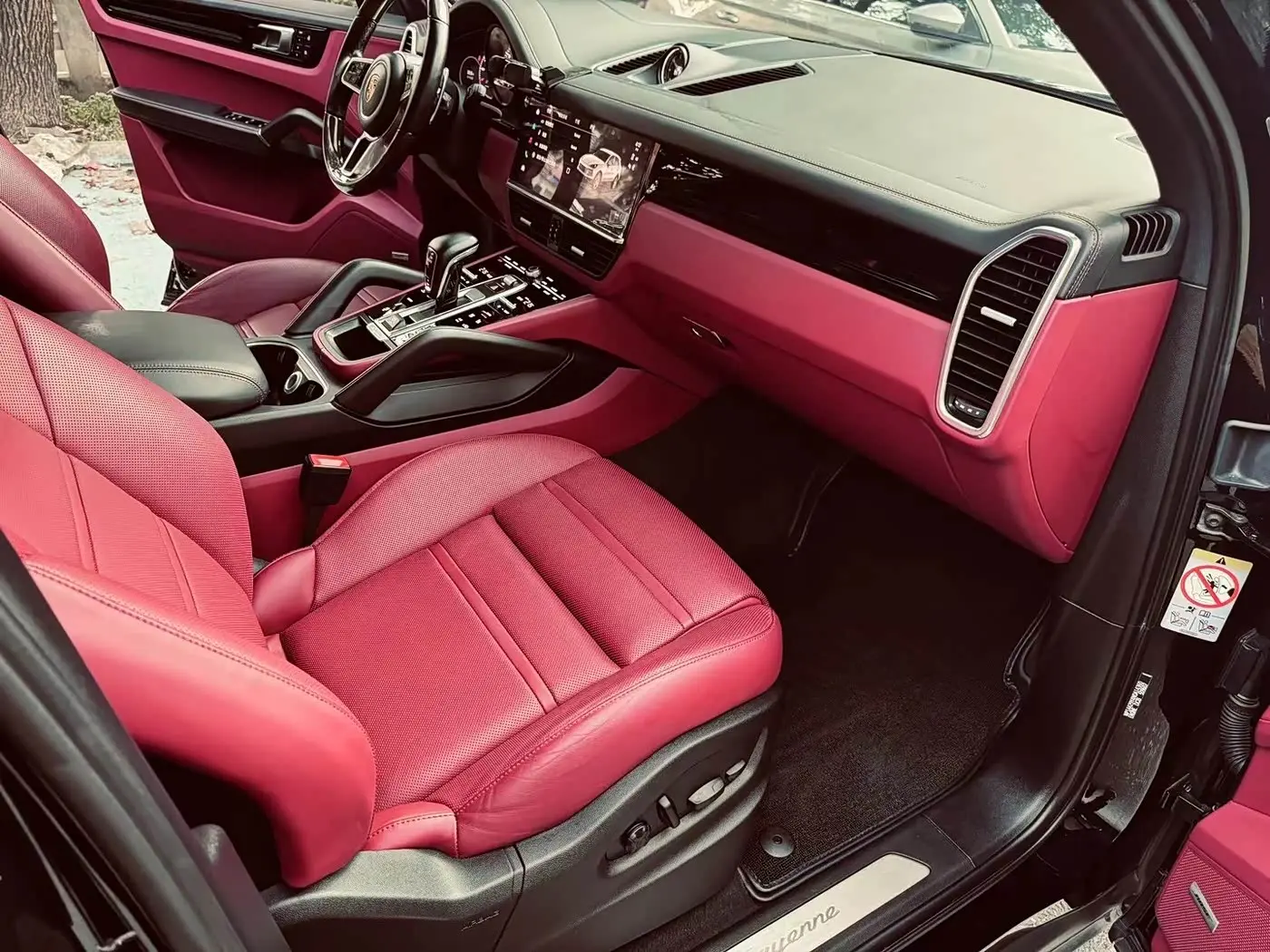 Porsche Cayenne 2022 — Photo 7/8