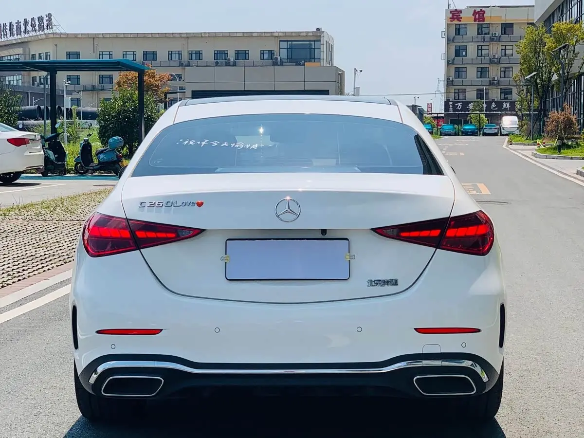 Mercedes-Benz C-Class 2024 — Photo 6/20