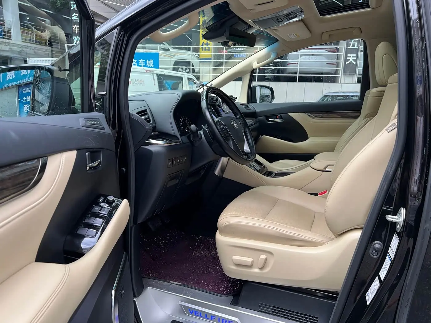 Toyota Vellfire 2022 — Photo 3/18