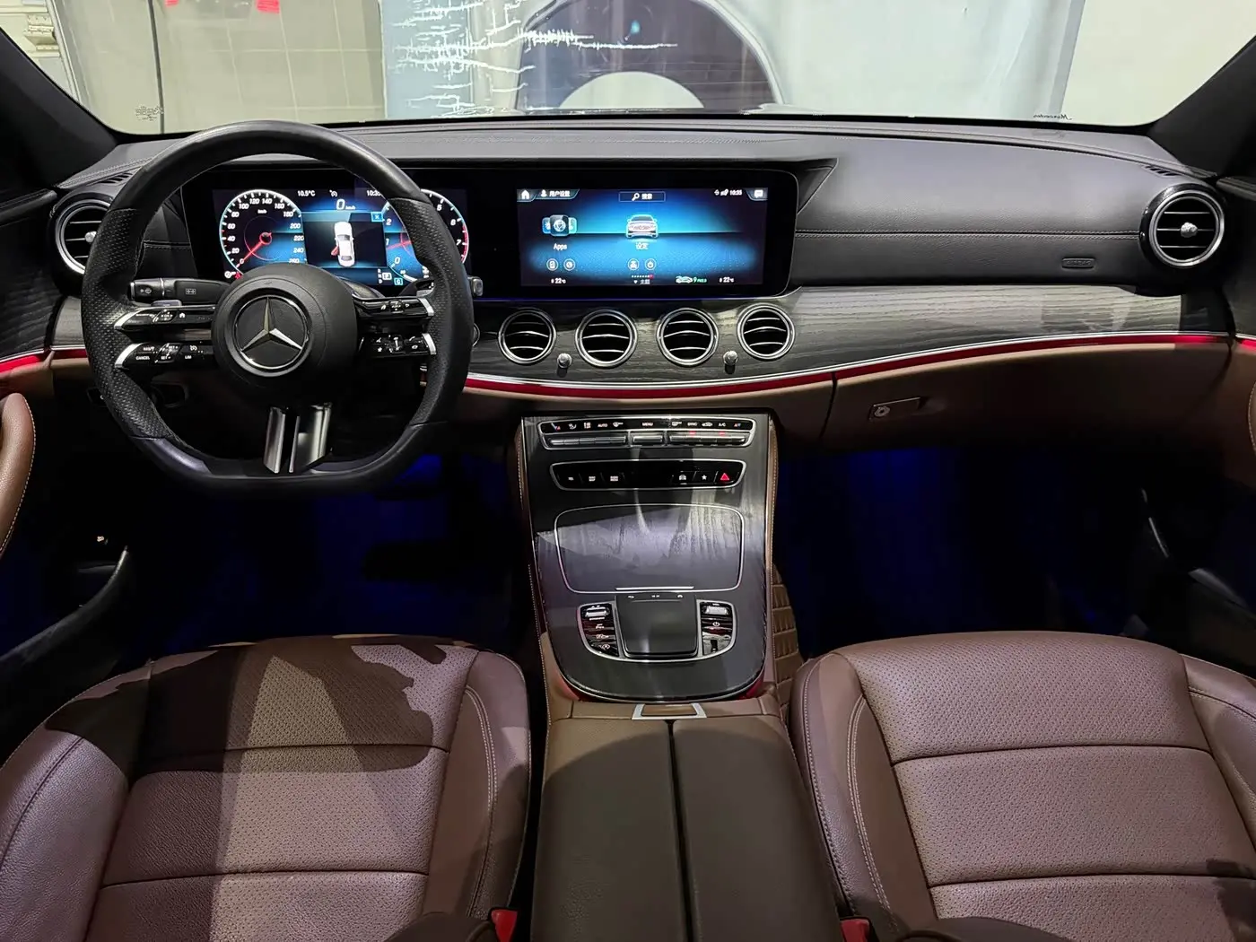 Mercedes-Benz E-Class 2022 — Photo 11/19