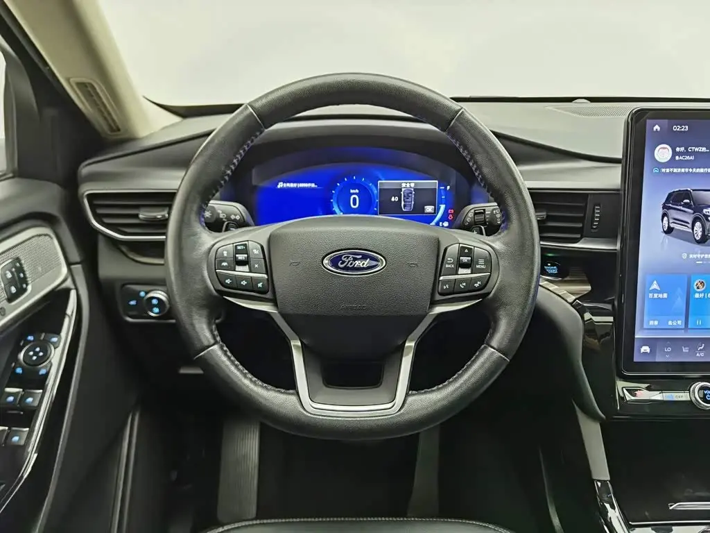 Ford Explorer 2021 — Photo 11/20