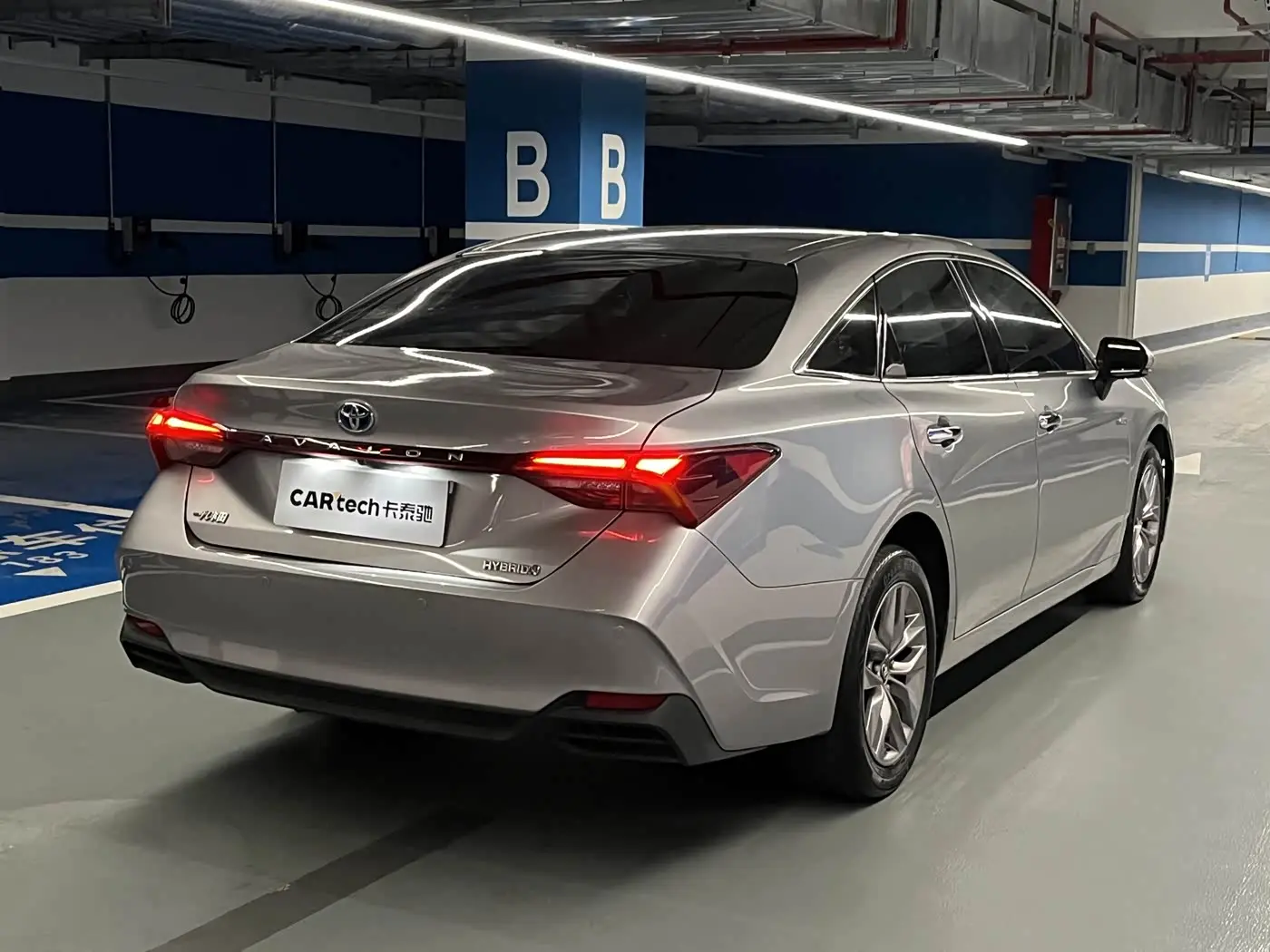 Toyota Avalon 2021 — ფოტო 9/19