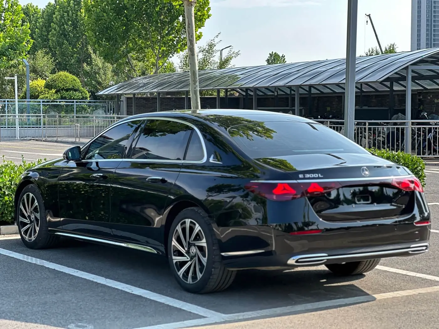 Mercedes-Benz E-Class 2024 — Photo 6/11