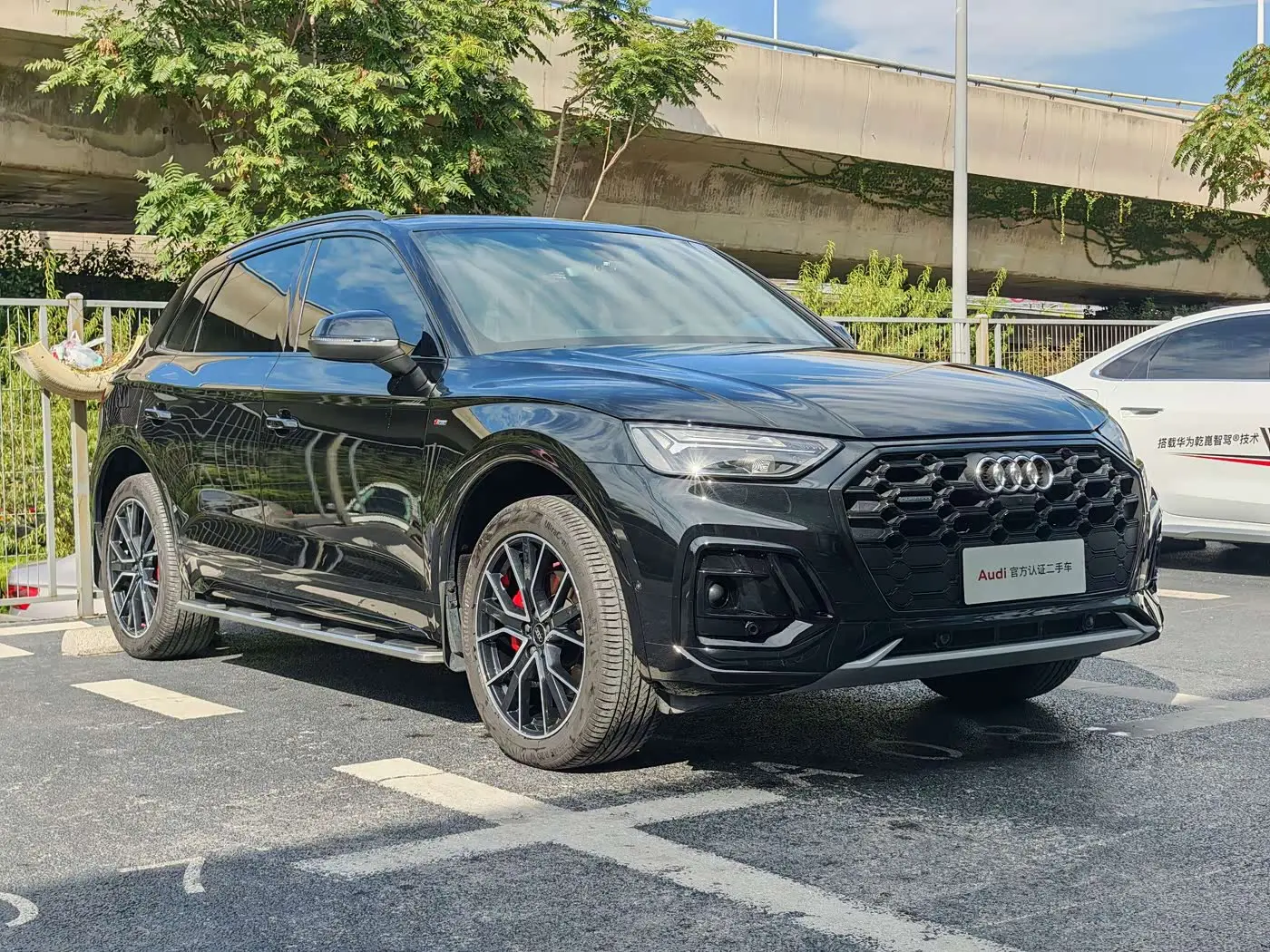 Audi Q5L 2025 — Photo 3/9
