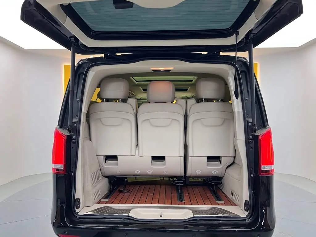 Mercedes-Benz V-Class 2023 — Фото 10/20