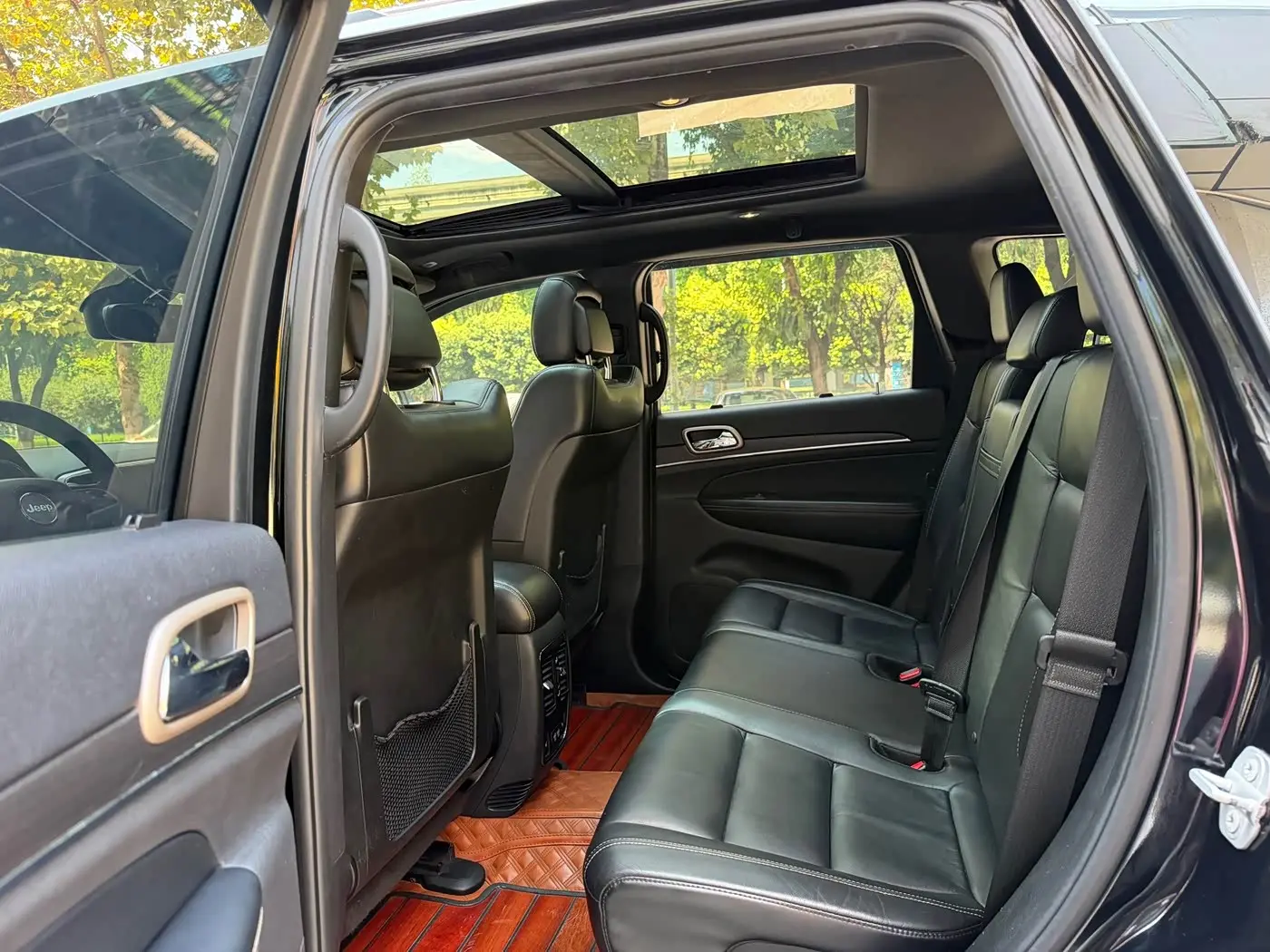 Jeep Grand Cherokee 2017 — Photo 10/18
