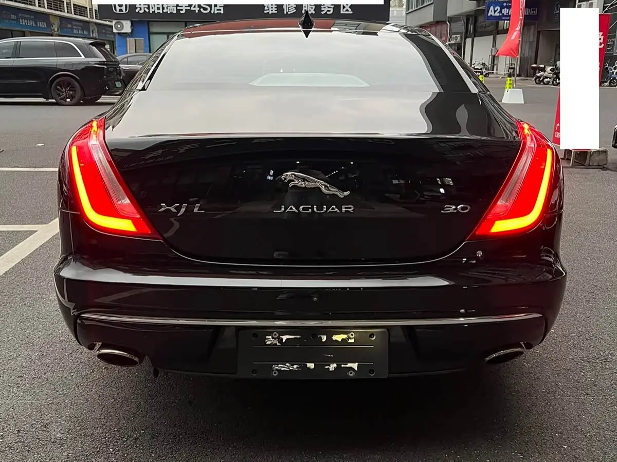 Jaguar XJ 2019 — Photo 15/17