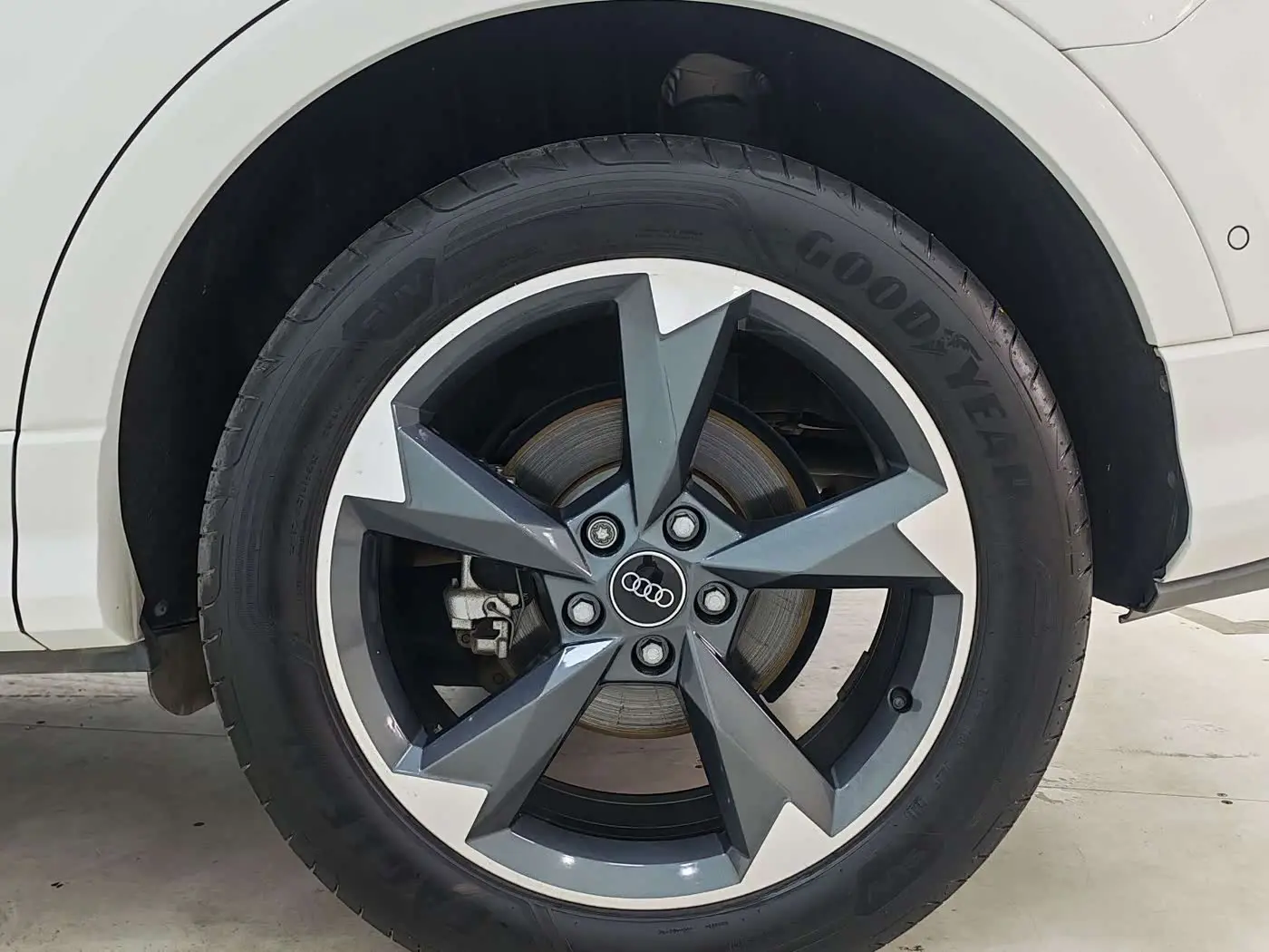 Audi Q3 2022 — Şəkil 17/18