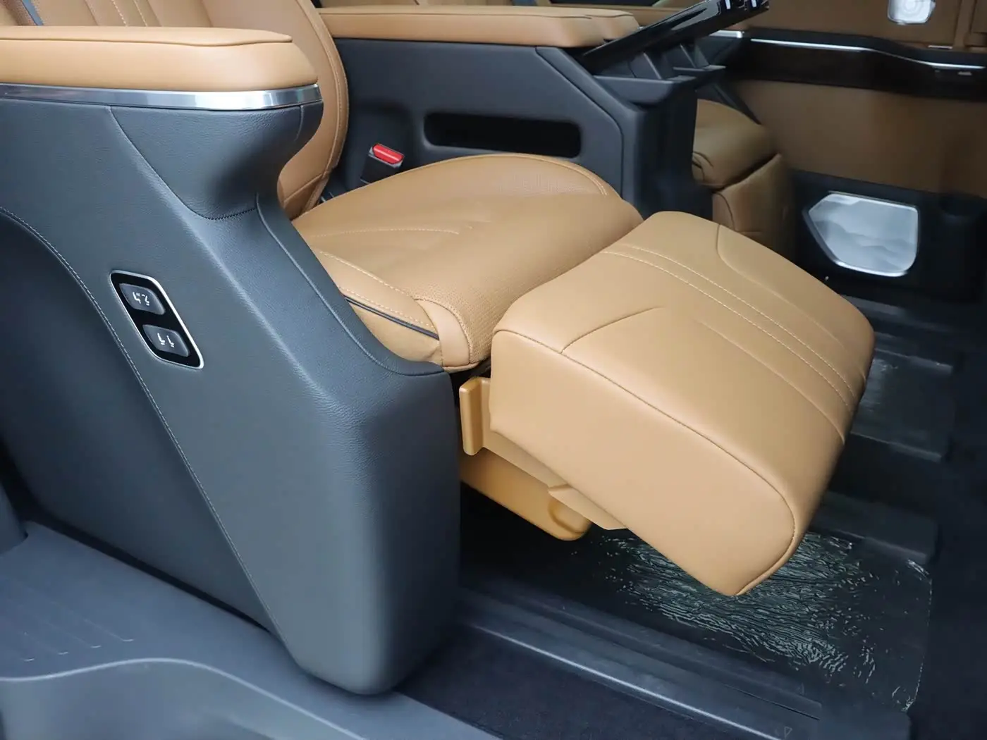 Hongqi HQ9 2025 — ფოტო 15/20