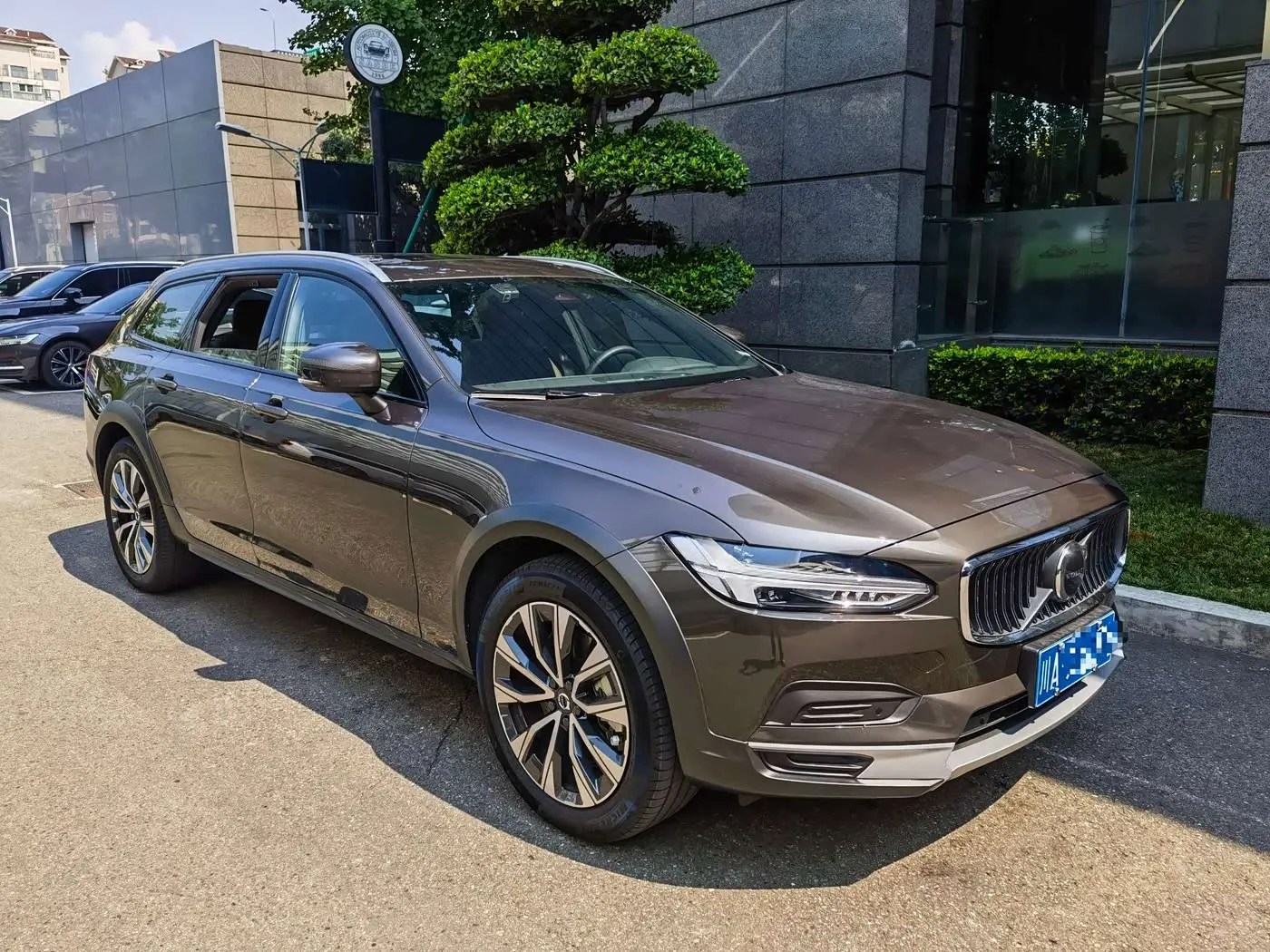 Volvo V90 2023 — Photo 1/16