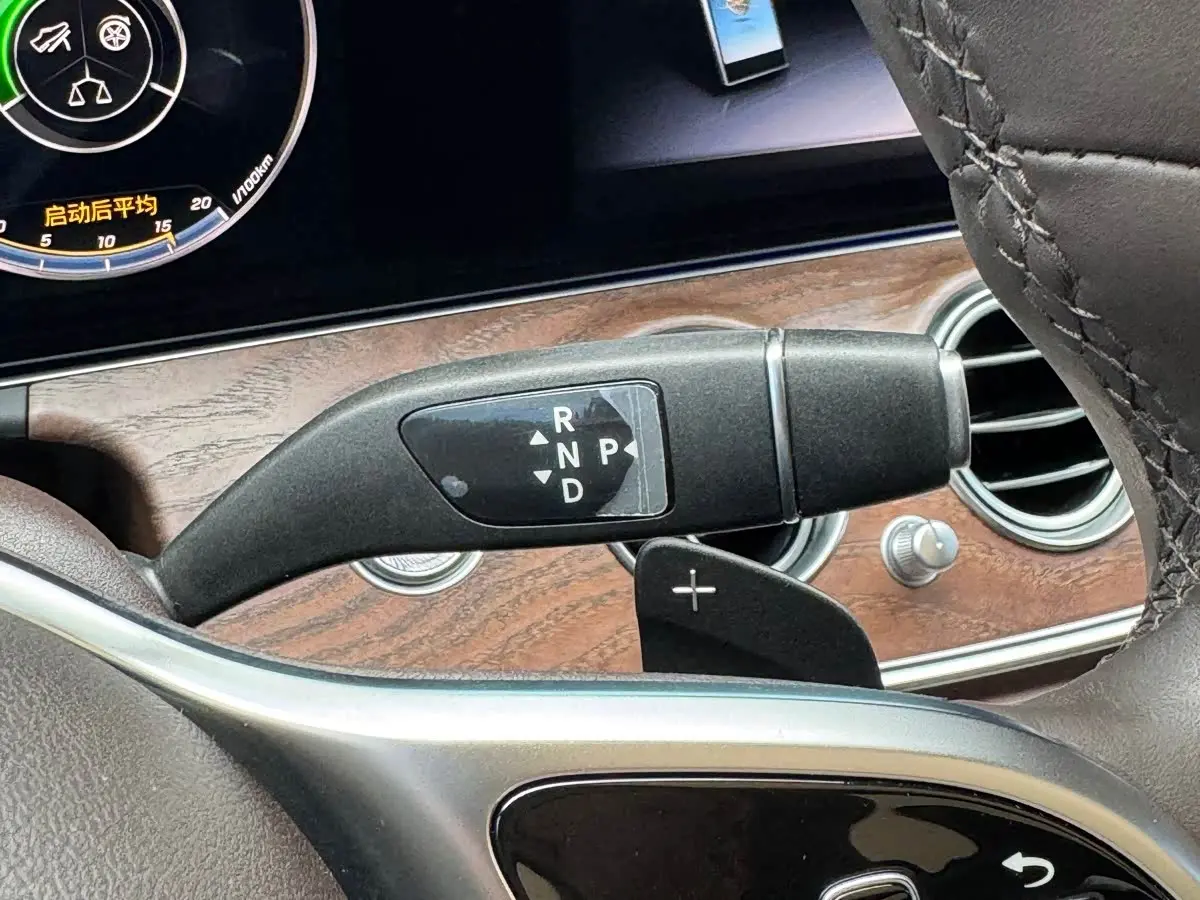 Mercedes-Benz E-Class 2020 — ფოტო 19/20