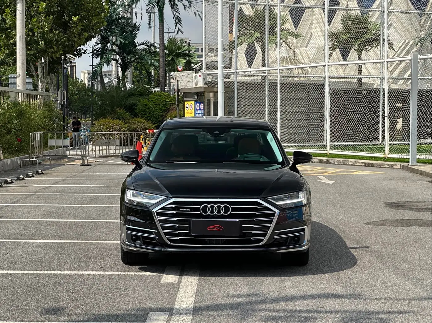Audi A8 2020 — Фото 2/20