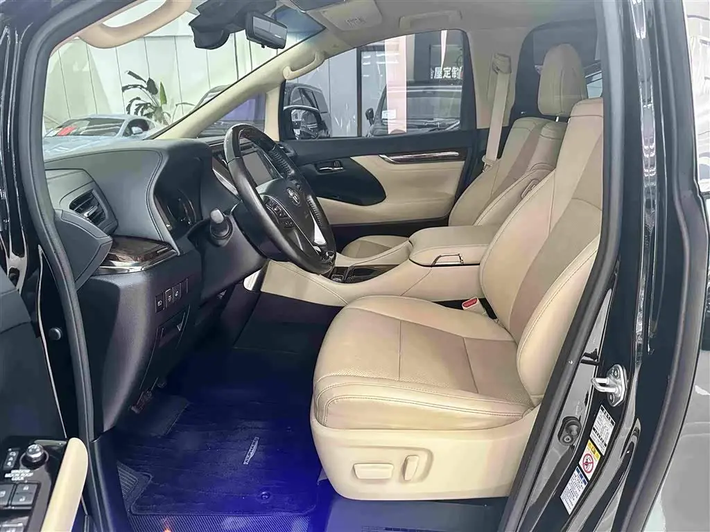 Toyota Alphard 2020 — Photo 10/18
