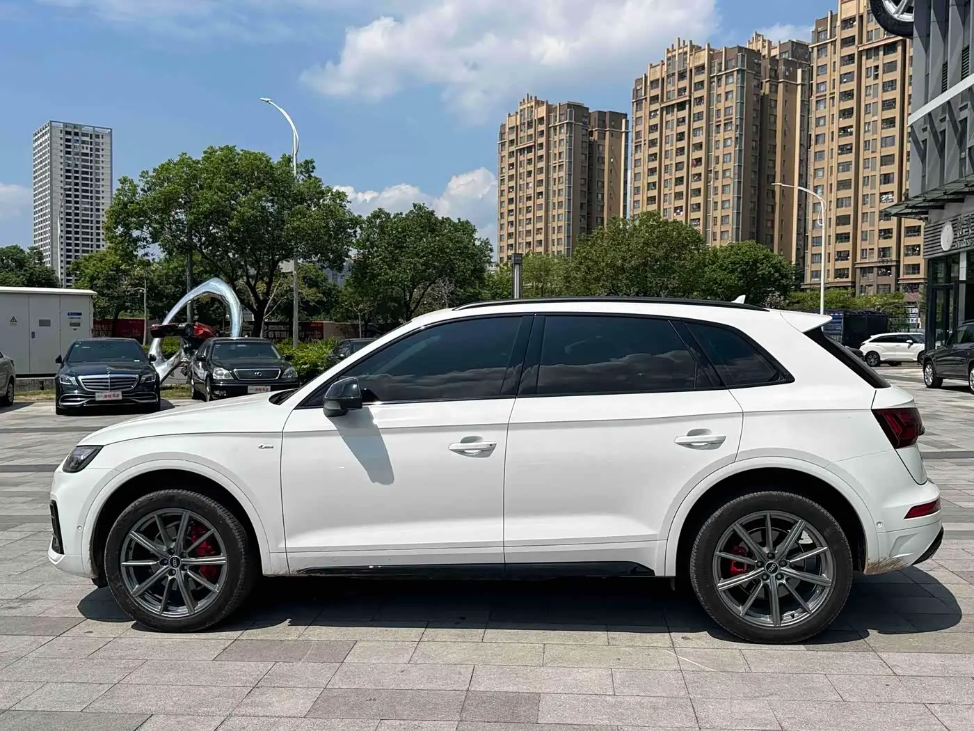 Audi Q5L 2023 — Photo 7/14