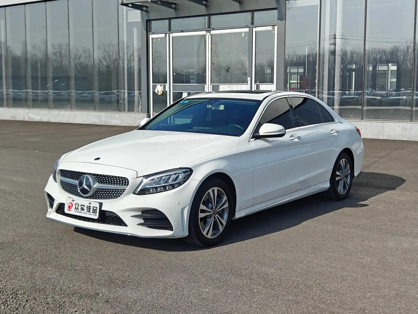 Mercedes-Benz C-Class 2019 — Photo 1/20