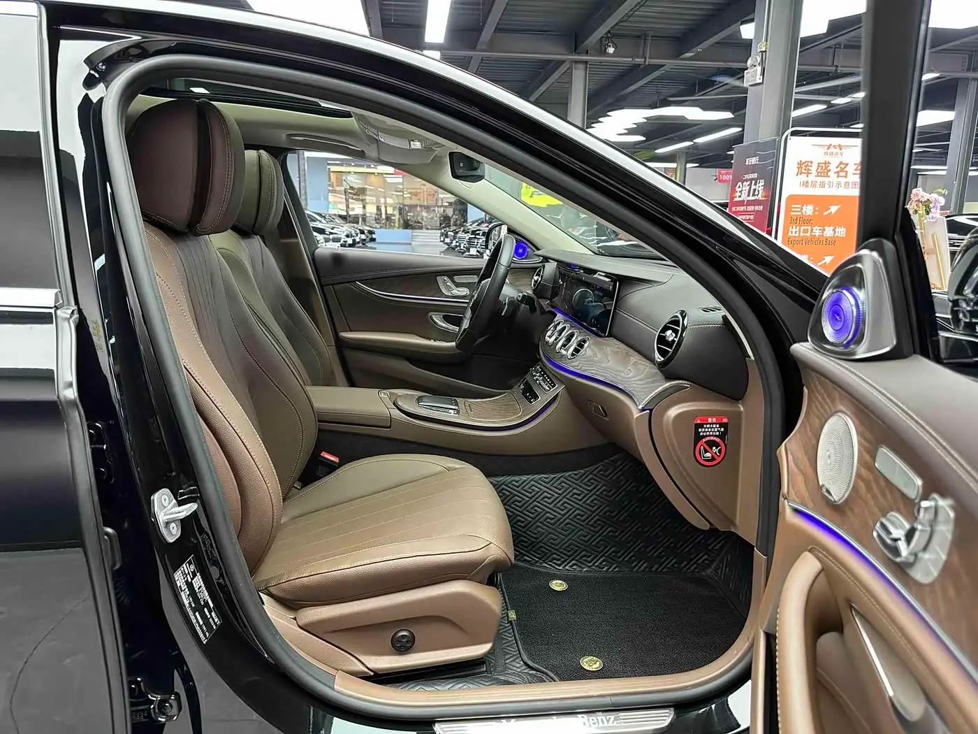 Mercedes-Benz E-Class 2023 — Photo 7/9