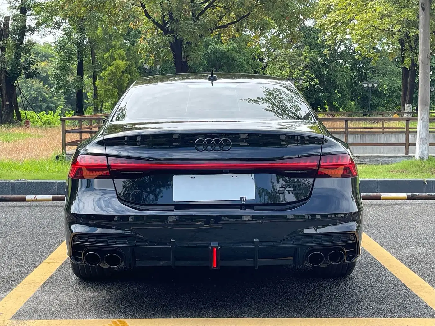Audi A7L 2025 — Photo 5/20